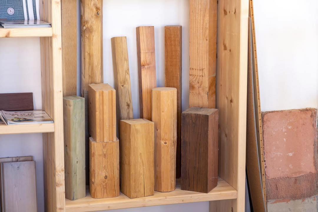 Per ogni progetto edile, dalla piccola ristrutturazione alle grandi strutture, servono soluzioni complete, qualità certificata e un partner su cui contare.
🏗️ Affidabilità e qualità per ogni progetto edile
Se cerchi materiali sicuri, resistenti e pronti all’uso, abbiamo tutto ciò che ti serve:
🔸 Legname da carpenteria selezionato
🔸 Travi lamellari e massello in diverse essenze: abete, larice, rovere, douglasia, castagno
🔸 Pannelli fenolici e multistrato per ogni esigenza strutturale
🔸 Travi e profili in abete e pino impregnato in autoclave
🔸 Staffe e ferramenta per il fissaggio di strutture in legno
🔸 Pellet di alta qualità e legna da ardere in pratici bancali
Dalla struttura al riscaldamento, trovi tutto ciò che serve per lavorare con sicurezza, precisione e risultati duraturi.
🔸🔸🔸
𝗚𝗿𝘂𝗽𝗽𝗼 𝗦𝗲𝗰𝗰𝗵𝗶𝗮𝗿𝗼𝗹𝗶.
𝑫𝒂𝒍 1949 𝒂𝒍 𝒕𝒖𝒐 𝒔𝒆𝒓𝒗𝒊𝒛𝒊𝒐 𝒏𝒆𝒍𝒍'𝒆𝒅𝒊𝒍𝒊𝒛𝒊𝒂.
📧 info@grupposecchiaroli.it
.
#edilizia #secchiaroli #ferramenta #costruzioni #caseinlegno #marche