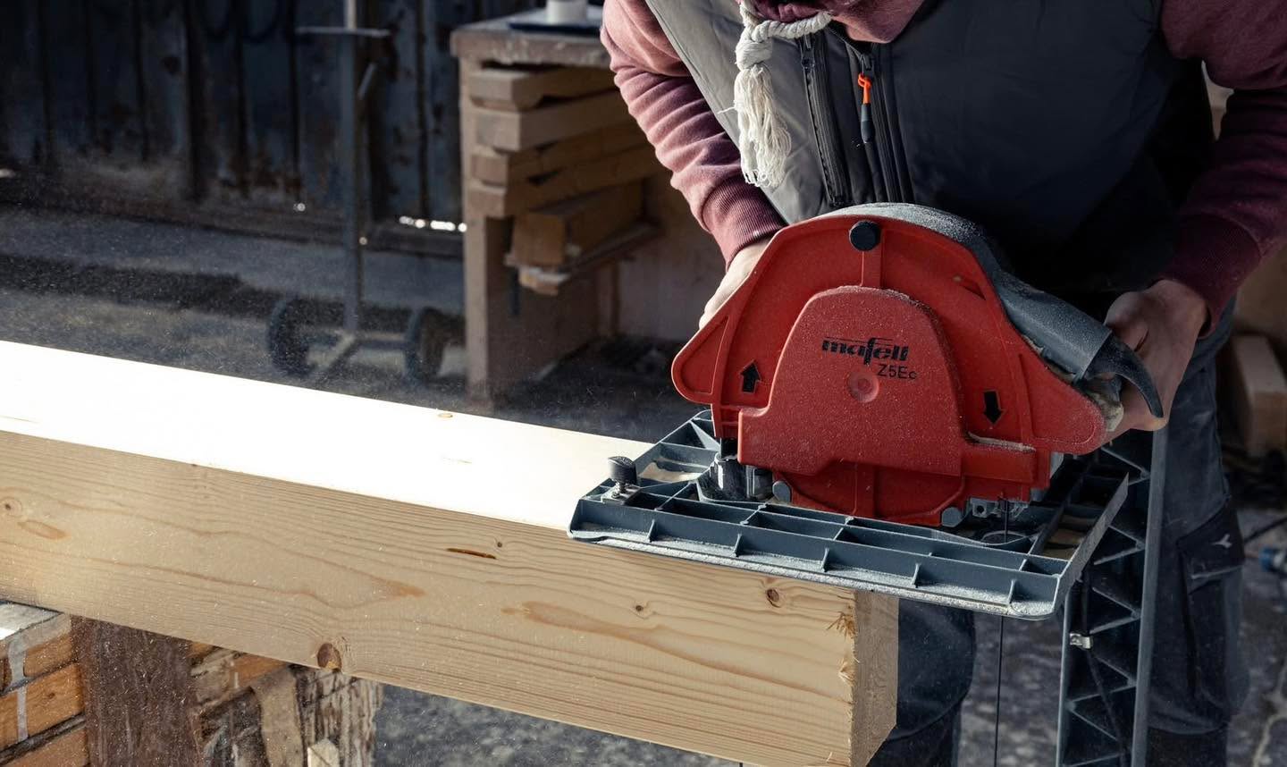 In una casa in legno si vive meglio: l’aria è più salubre, l’atmosfera è accogliente e la temperatura resta sempre piacevole, mentre i rumori esterni rimangono fuori dalla porta. 🏡✨
Vuoi scoprire di più sulle nostre costruzioni in legno e in legno e paglia? Contattaci per tutte le informazioni.
🔸🔸🔸
𝗚𝗿𝘂𝗽𝗽𝗼 𝗦𝗲𝗰𝗰𝗵𝗶𝗮𝗿𝗼𝗹𝗶.
𝑫𝒂𝒍 1949 𝒂𝒍 𝒕𝒖𝒐 𝒔𝒆𝒓𝒗𝒊𝒛𝒊𝒐 𝒏𝒆𝒍𝒍'𝒆𝒅𝒊𝒍𝒊𝒛𝒊𝒂.
📧 info@grupposecchiaroli.it
.
#edilizia #secchiaroli #ferramenta #costruzioni #caseinlegno #marche