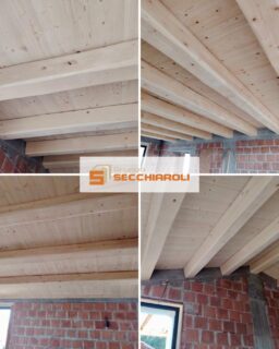 🏗 𝗦𝗰𝗮𝘁𝘁𝗶 𝗱𝗮𝗶 𝗰𝗮𝗻𝘁𝗶𝗲𝗿𝗶
Senigallia📍
Il fascino del legno, la precisione dell'artigianato. ✨
Abbiamo completato la realizzazione di questa splendida copertura a due falde. Il vero protagonista? Il legno d'abete lamellare.
Per dare un carattere unico a questo tetto, abbiamo scelto una lavorazione speciale:
-Sabbiatura per esaltare le venature naturali del legno.
-Asciaturia tipo a mano, una finitura che richiama le antiche lavorazioni artigianali, donando calore e un aspetto vissuto ma incredibilmente elegante.
-Trattamento con impregnante naturale, per proteggere la struttura nel tempo rispettando l'ambiente e la salute della casa.
𝗚𝗿𝘂𝗽𝗽𝗼 𝗦𝗲𝗰𝗰𝗵𝗶𝗮𝗿𝗼𝗹𝗶.
𝑫𝒂𝒍 1949 𝒂𝒍 𝒕𝒖𝒐 𝒔𝒆𝒓𝒗𝒊𝒛𝒊𝒐 𝒏𝒆𝒍𝒍'𝒆𝒅𝒊𝒍𝒊𝒛𝒊𝒂.
📧 info@grupposecchiaroli.it
.
#caseinlegno #legno #paglia #edilizia #bioedilizia #sostenibilità #efficienzaenergetica #madeinitaly